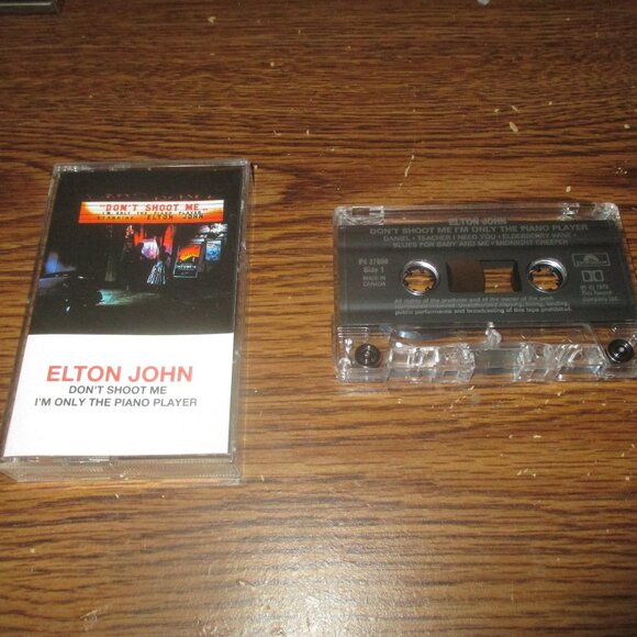 Elton John -Don't Shoot Me i'm just the Piano Player on cassette (1973) - Picture 1 of 3